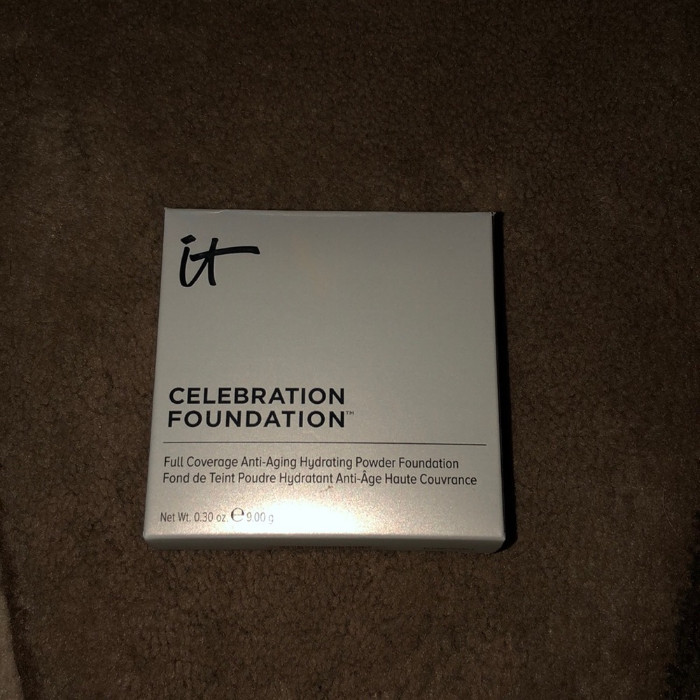 IT Cosmetics Celebration Powder Foundation - Fair
